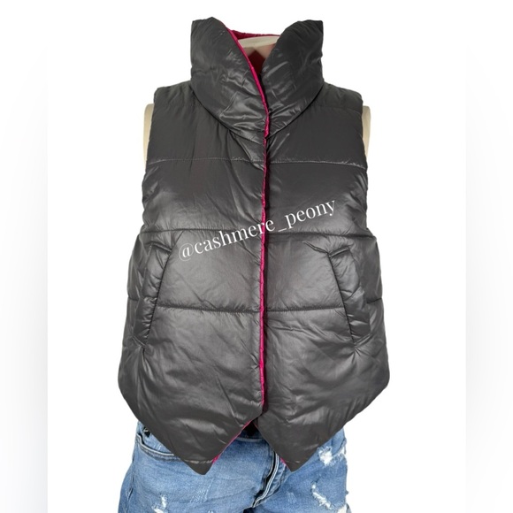 Jeanasis Reversible Puffer Packable Cropped Lightweight Nylon Vest - Picture 2 of 14